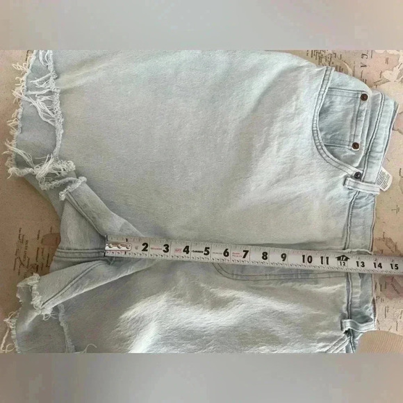Levi's Ribcage Shorts Size 18 - Picture 9 of 11